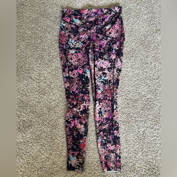 Lululemon Base Pace HighRise Tight 28" Stencil Blossom Red Multi Women’s Size 10 - Picture 2 of 11